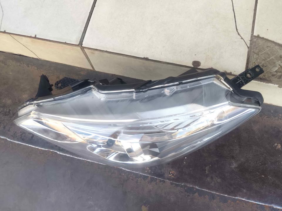 Suzuki Ciaz left headlight - Private Seller Suzuki Ciaz left headlight - Private Seller