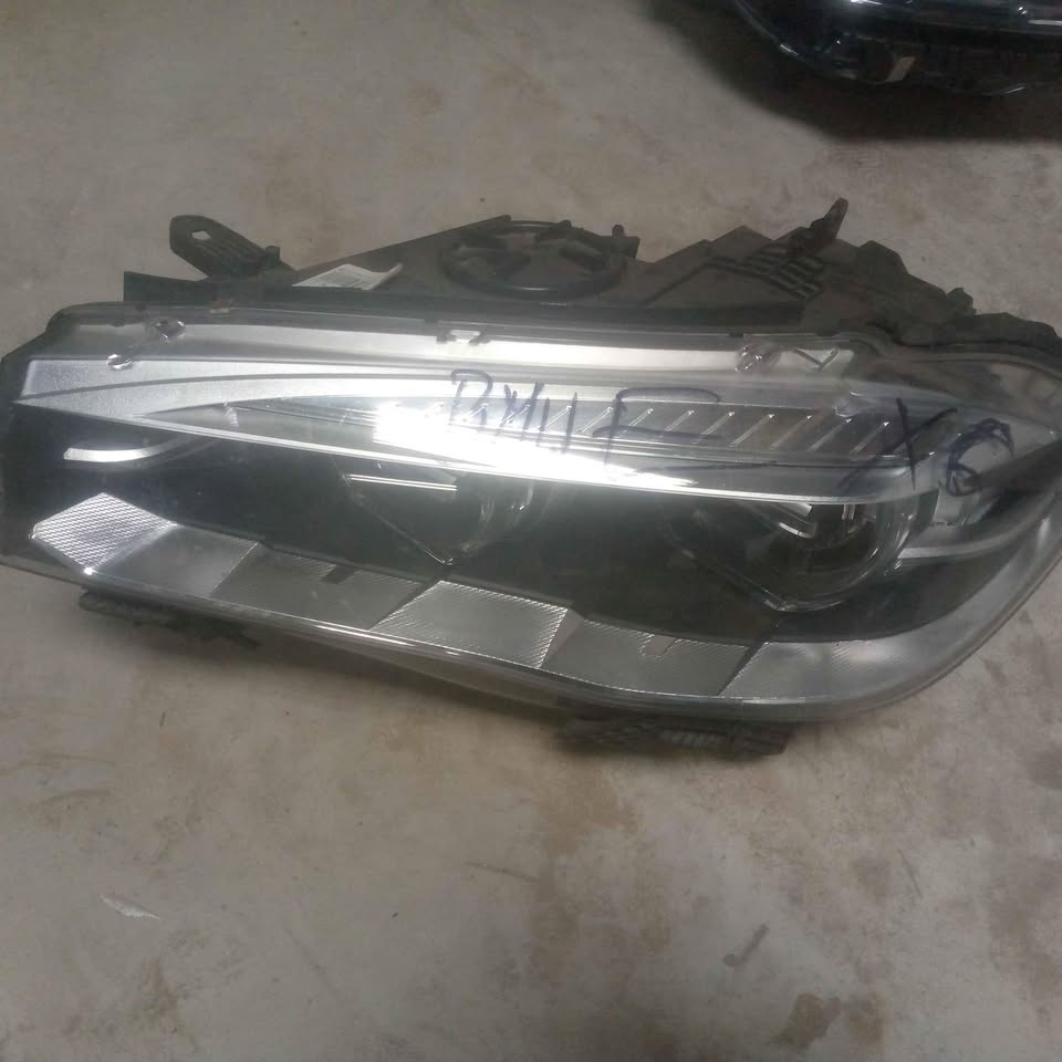 BMW X6 HEAD LIGHT LEFT SIDE - Private Seller BMW X6 HEAD LIGHT LEFT SIDE - Private Seller