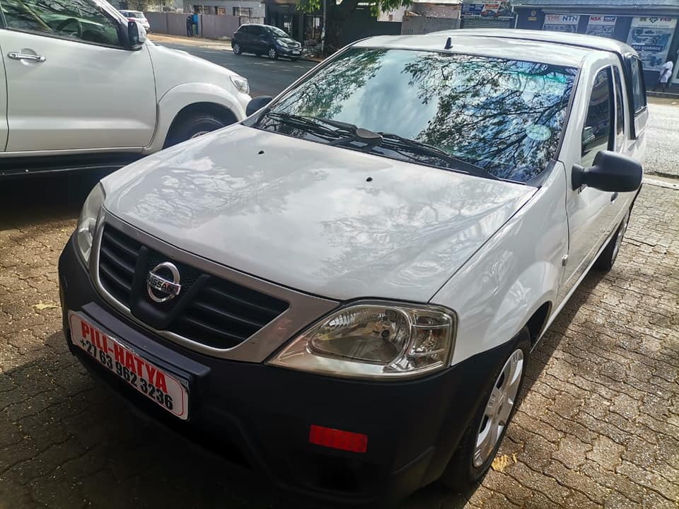 2015 NISSAN NP200 1.6 CANOPY MANUAL