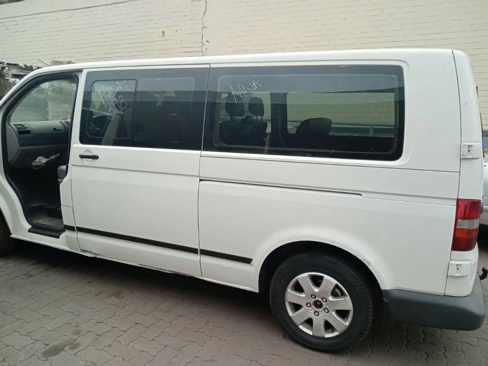 VW T5 CARAVELLE LONG BASE STRIPPING FOR SPARES. - Private Seller VW T5 CARAVELLE LONG BASE STRIPPING FOR SPARES. - Private Seller