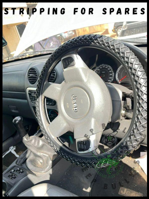 Jeep Cherokee Kj Diesel Facelift: Steering Interior Components - Private Seller Jeep Cherokee Kj Diesel Facelift: Steering Interior Components - Private Seller