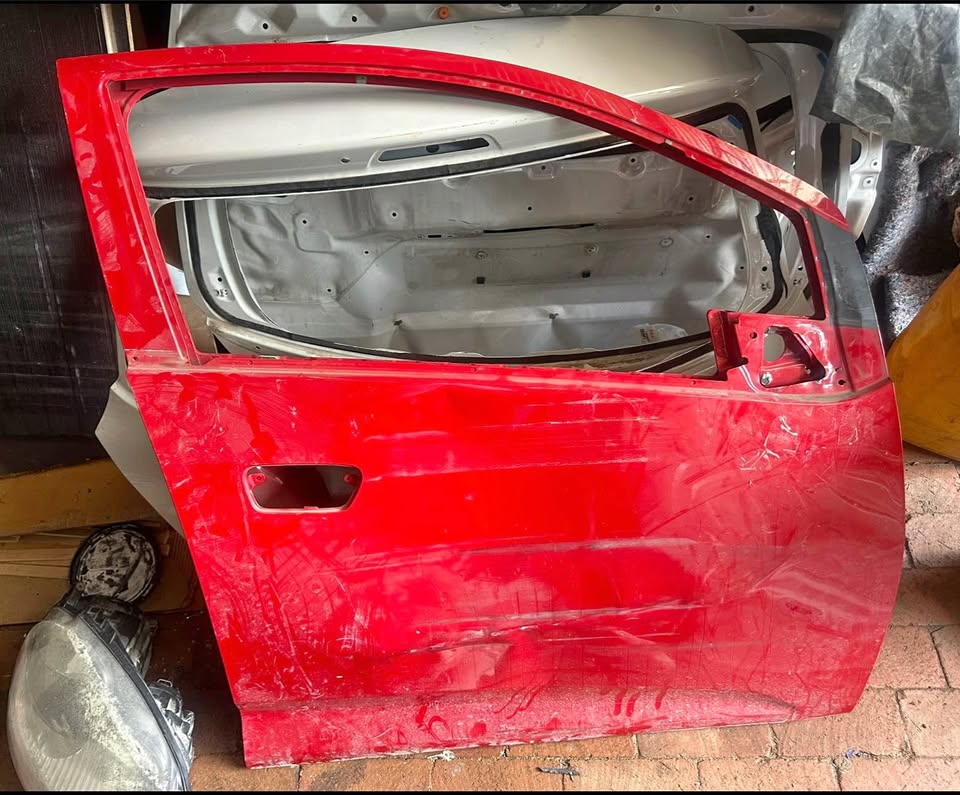 Chevrolet spark right front door - Private Seller Chevrolet spark right front door - Private Seller