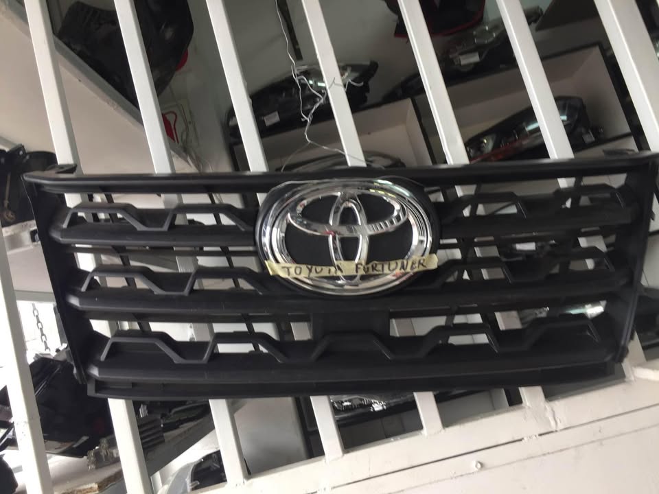 Toyota fortuner grill - Private Seller Toyota fortuner grill - Private Seller
