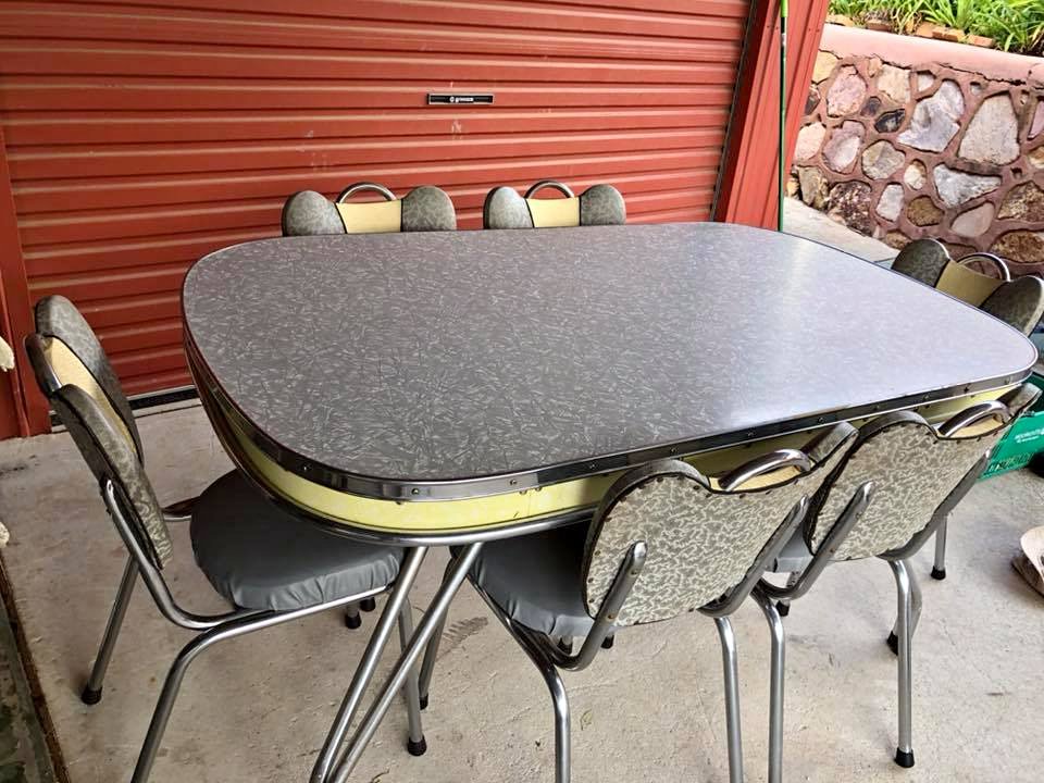 Looking for "vintage formica" kitchen table / countertop. contact me for offer.