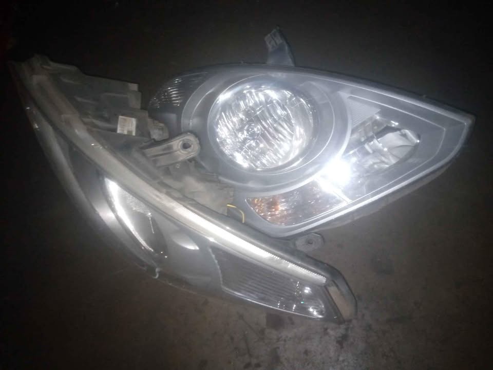 Hyundai H1 both headlights - Private Seller Hyundai H1 both headlights - Private Seller