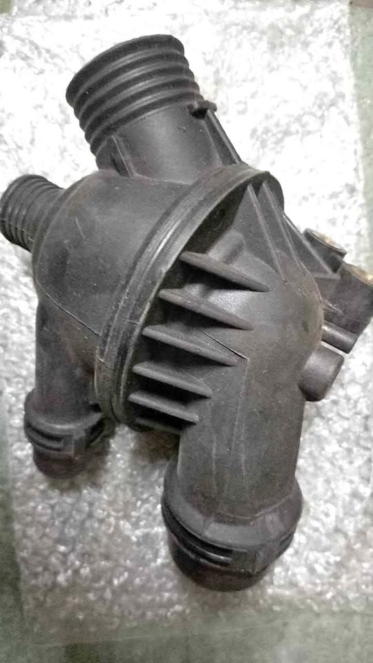 BMW 320i thermostat housing - Private Seller BMW 320i thermostat housing - Private Seller