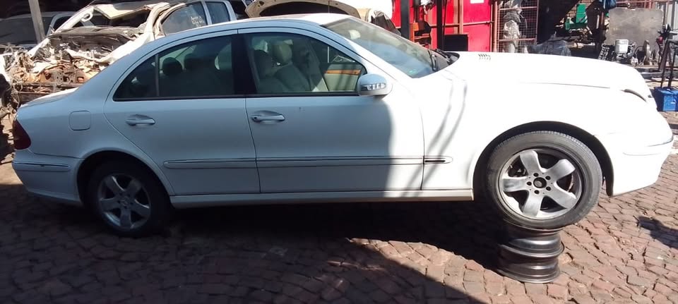 New Arrival Mercedes E270 2005 – Elegant and Powerful Sedan"