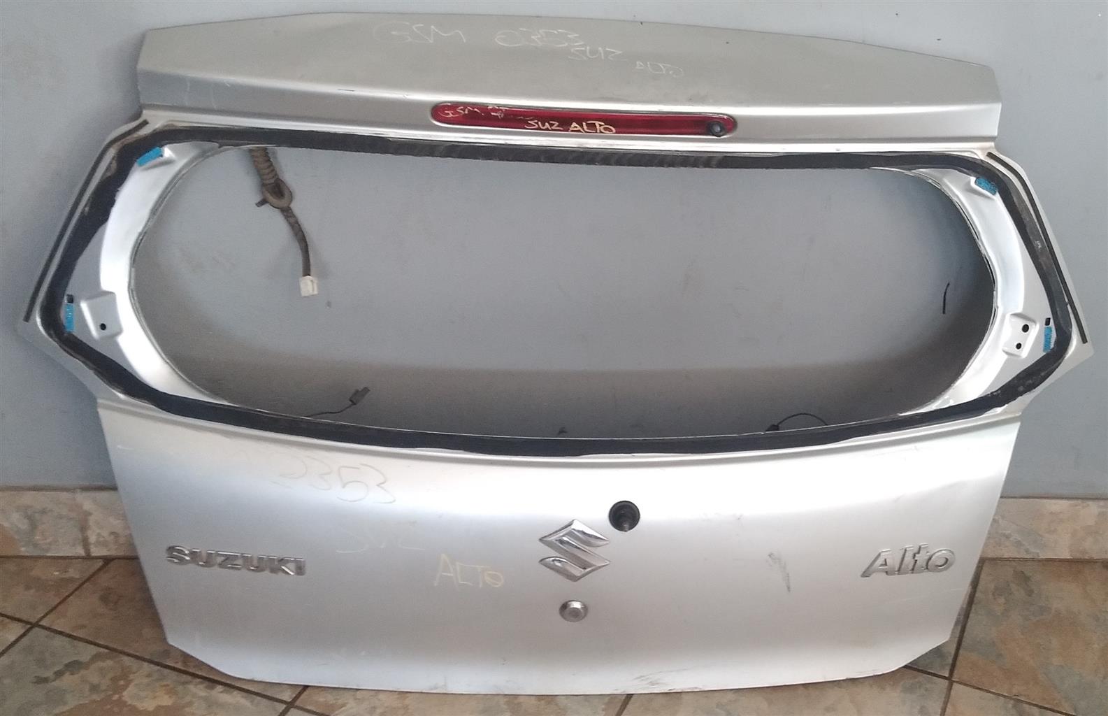 VARIOUS USED SUZUKI TAILGATES STILL AVAILABLE