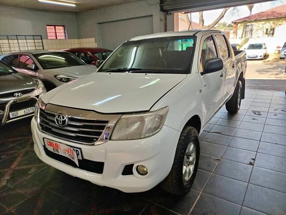 2010 Toyota Hilux 2.5 D-4D SRX Double cab 4×4 Manual, Diesel, White  96000km