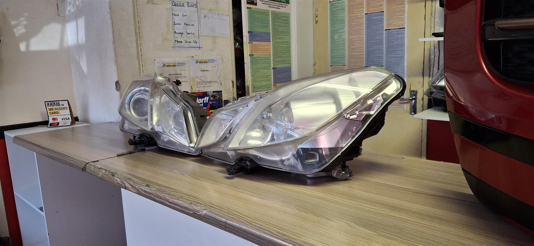 2011 MERCEDES BENZ E-CLASS E350 HEADLIGHT LEFT/RIGHT IN GOOD CONDITION - Private Seller 2011 MERCEDES BENZ E-CLASS E350 HEADLIGHT LEFT/RIGHT IN GOOD CONDITION - Private Seller