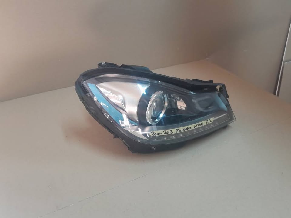 2010-2013 MERCEDES BENZ W204 FACELIFT RIGHT SIDE HEADLIGHT FOR SALE