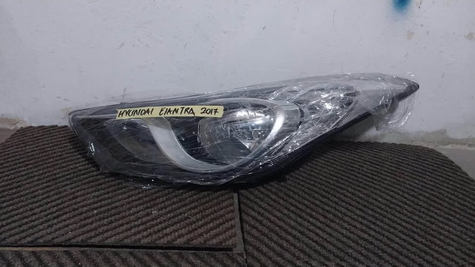 Hyundai Elantra headlight - Private Seller Hyundai Elantra headlight - Private Seller