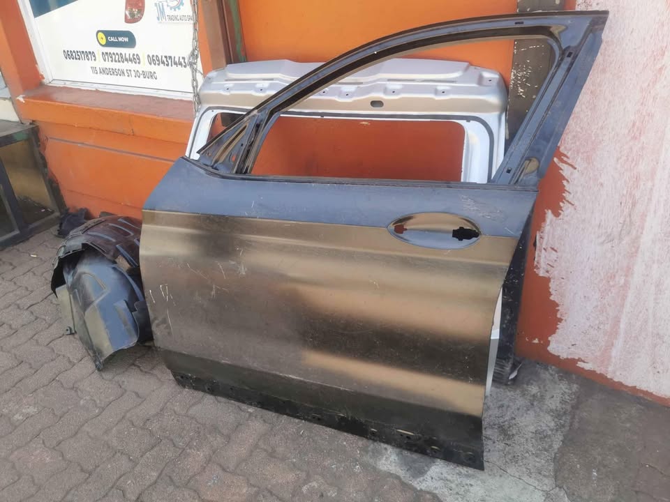 BMW X3 GO1 left front door - Private Seller