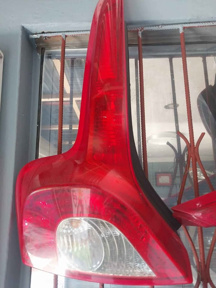 Volvo c30 2007 left taillight for sale - Private Seller