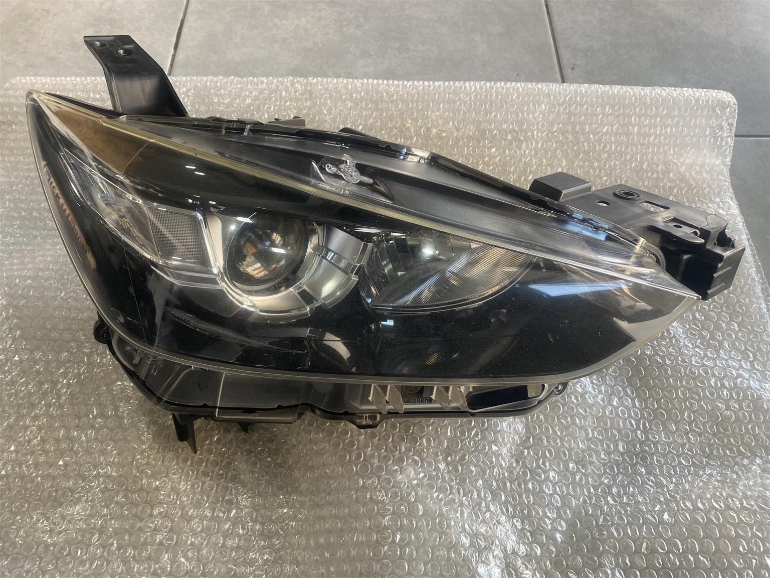 2018 MAZDA CX-3 HALOGEN HEADLIGHT RIGHT SIDE FOR SALE. IN EXCELLENT CONDITION - Private Seller 2018 MAZDA CX-3 HALOGEN HEADLIGHT RIGHT SIDE FOR SALE. IN EXCELLENT CONDITION - Private Seller