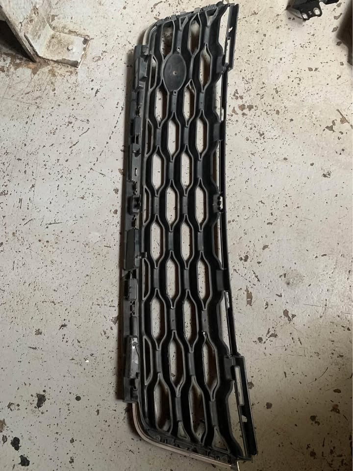 RANGE ROVER SPORT L494 FRONT BUMPER RADIATOR GRILL