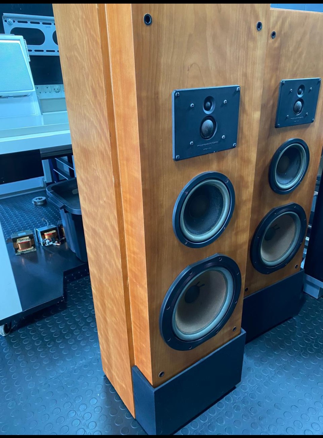 AR 9LS LOUDSPEAKERS