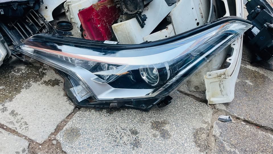 Toyota C-HR Headlight 2016/24