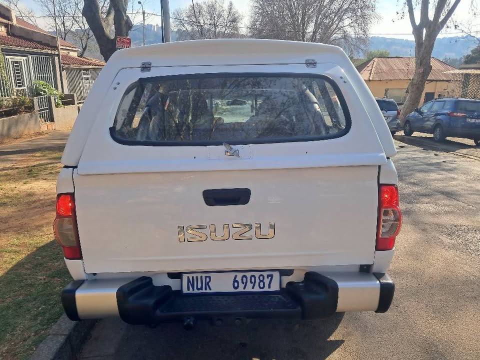 Isuzu Kb250 DTEQ Canopy 2012