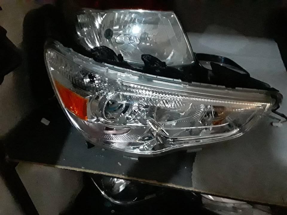 Mitsubishi I S 250 headlight - Private Seller Mitsubishi I S 250 headlight - Private Seller