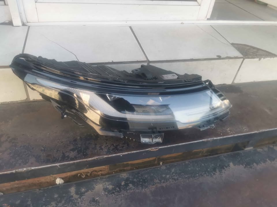Range Rover Evoque right headlight - Private Seller Range Rover Evoque right headlight - Private Seller