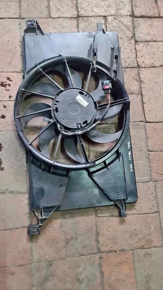 Ford focus 2012 fan