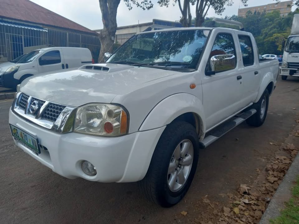 2019 Nissan NP300 HARDBORDY  Double cab, Diesel, White