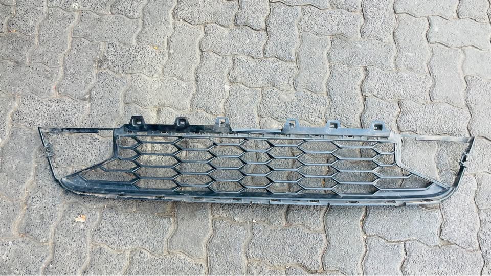 BMW 3 G20 G21 Center Air Intake Grille - Private Seller BMW 3 G20 G21 Center Air Intake Grille - Private Seller