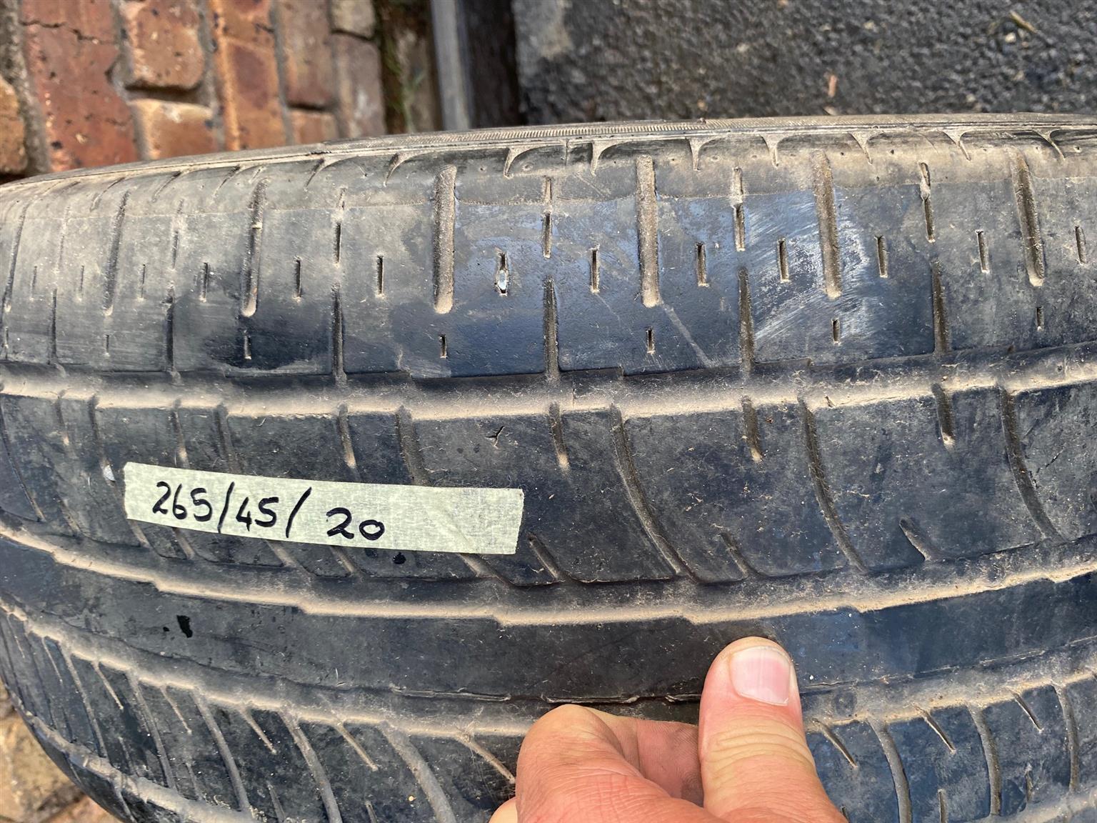 Tyre 265/45/20 Pirelli Tyre As per pictures.