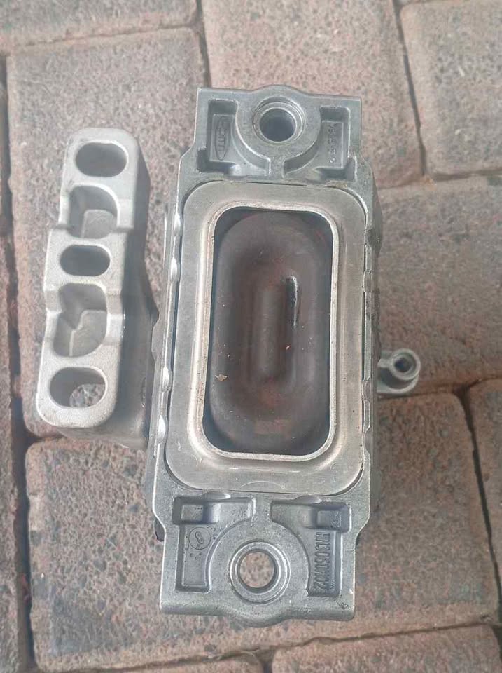 Volkswagen polo engine mount - Private Seller