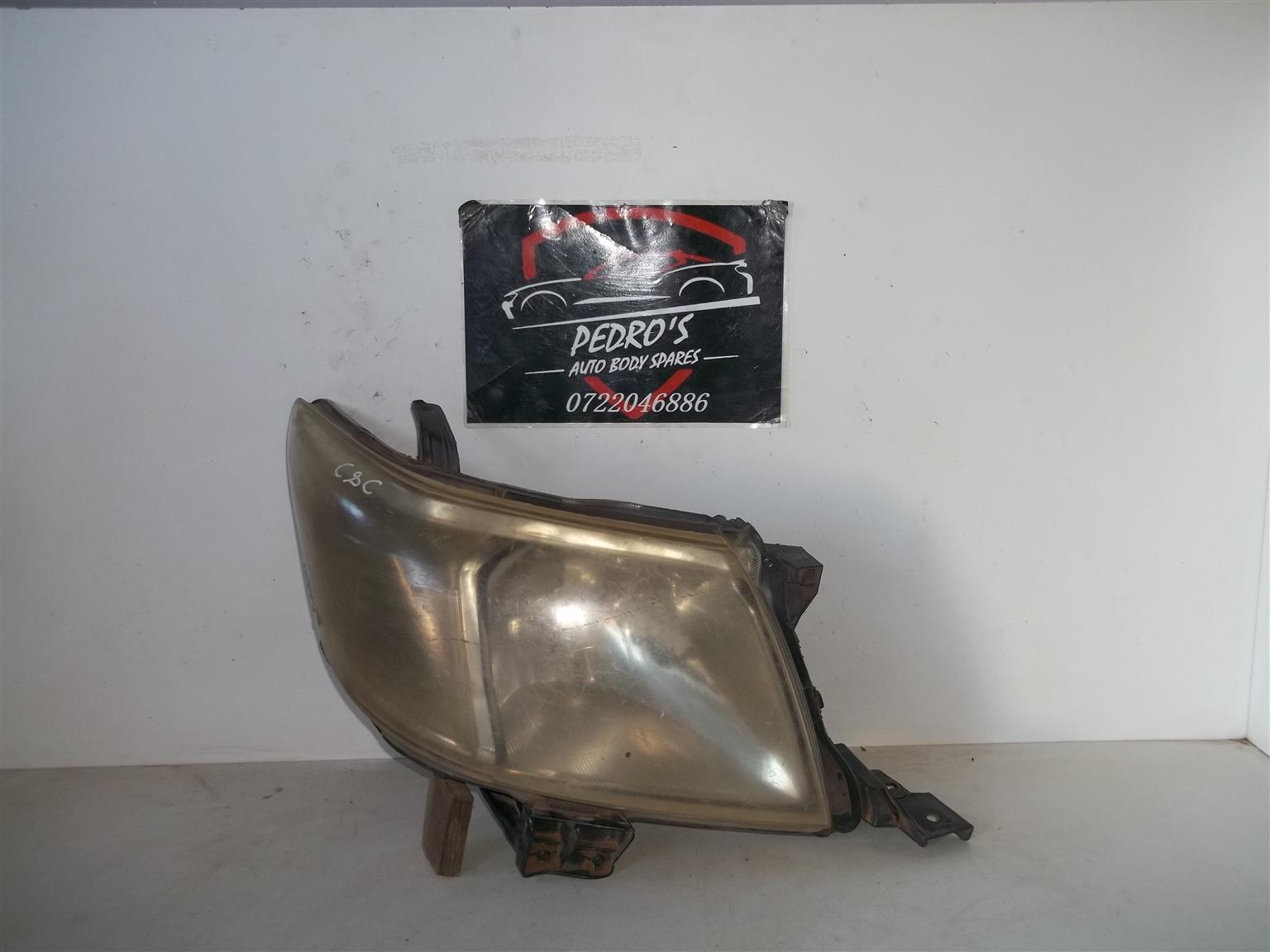 Toyota Hilux D4D '05-'11 left headlight - Private Seller Toyota Hilux D4D '05-'11 left headlight - Private Seller