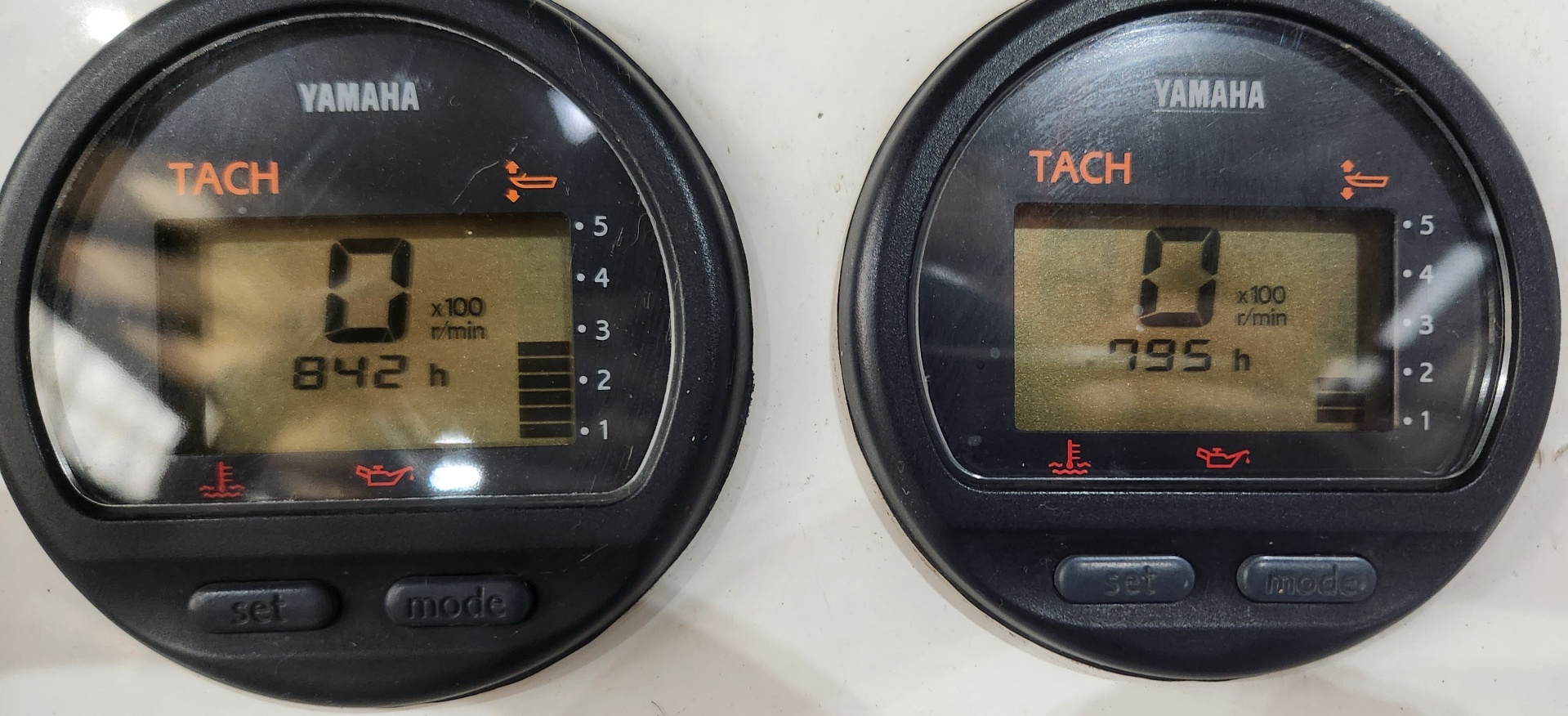 TOMCAT 19 FT CC 2008 MODEL ON TRAILER 2 115 HP YAMAHA 4 STROKES
