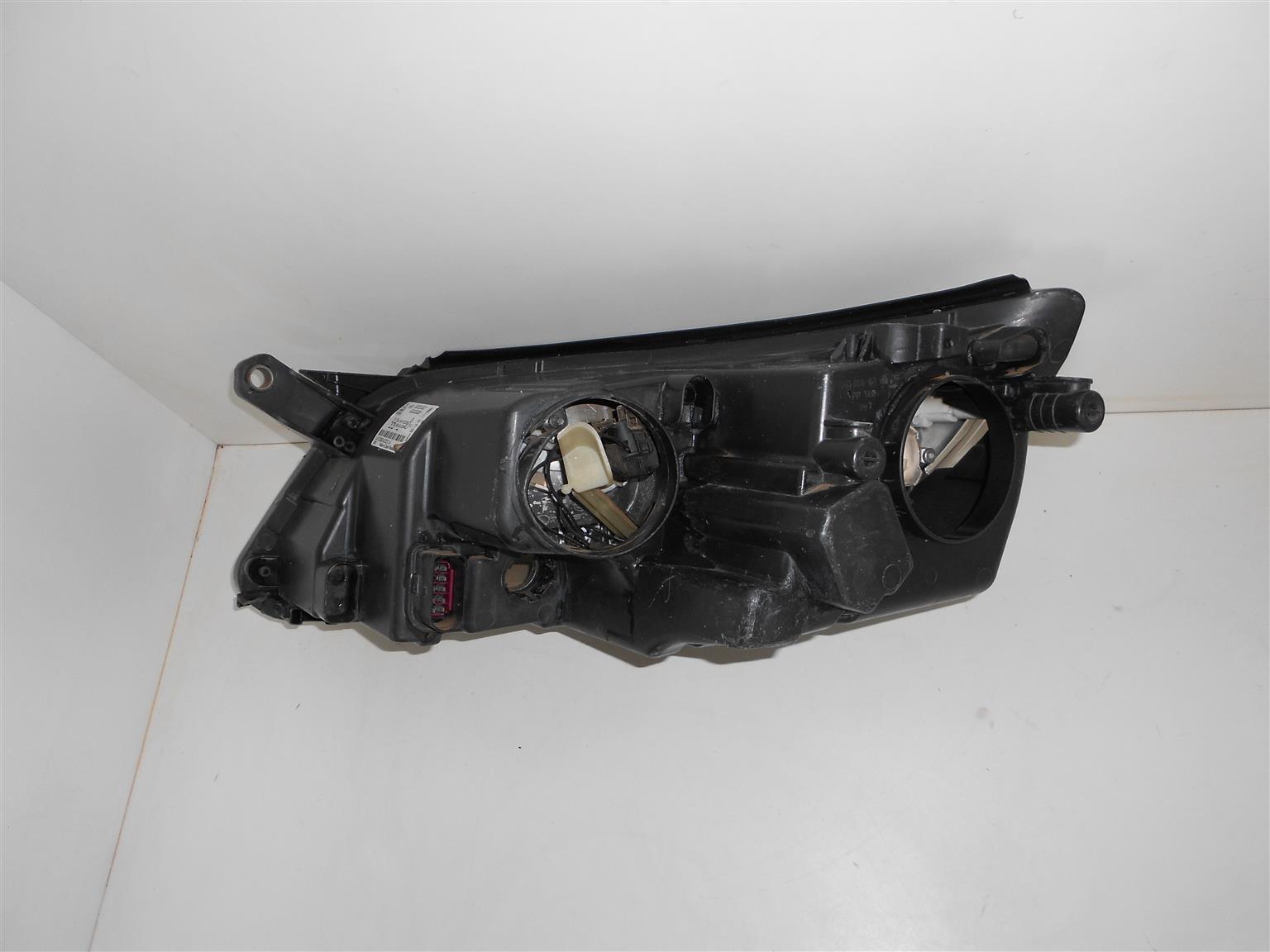 VW TIGUAN 2008 Headlight - Private Seller VW TIGUAN 2008 Headlight - Private Seller
