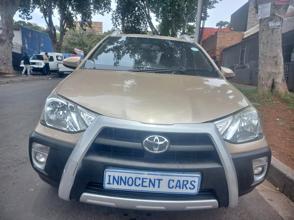 2020 TOYOTA ETIOS CROSS 1.5 PETROL, MANUAL, GOLD COLOR, MILEAGE 37000KMS. SERVICE B