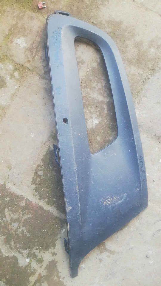 VOLKSWAGEN GOLF LEFT FOG LIGHT COVER FOR SALE - Private Seller VOLKSWAGEN GOLF LEFT FOG LIGHT COVER FOR SALE - Private Seller