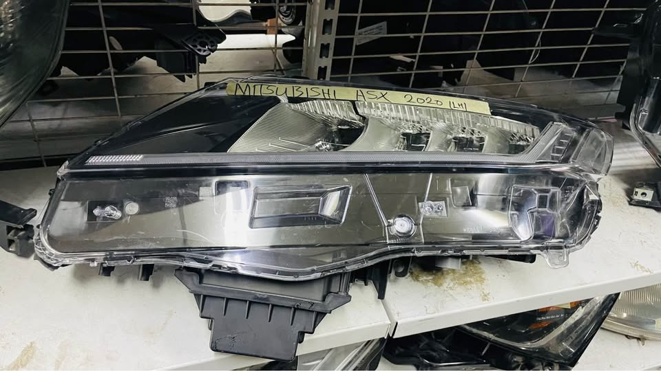 Mitsubishi ASX Headlight 2020 - Private Seller Mitsubishi ASX Headlight 2020 - Private Seller