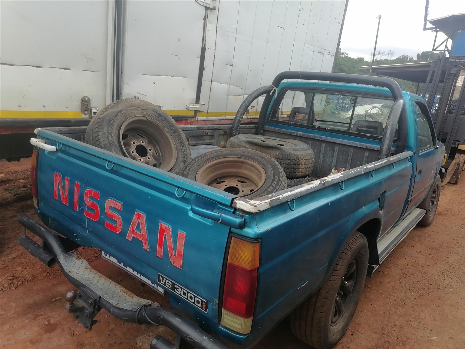 Loading bid Nissan 1 tonne long wheel base for sale - Private Seller