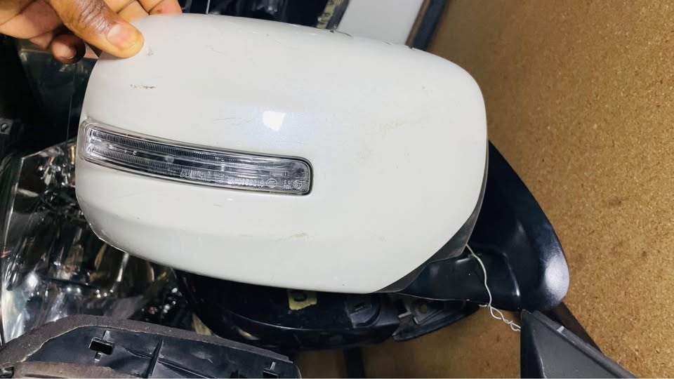 Mitsubishi Outlander right side mirror - Private Seller