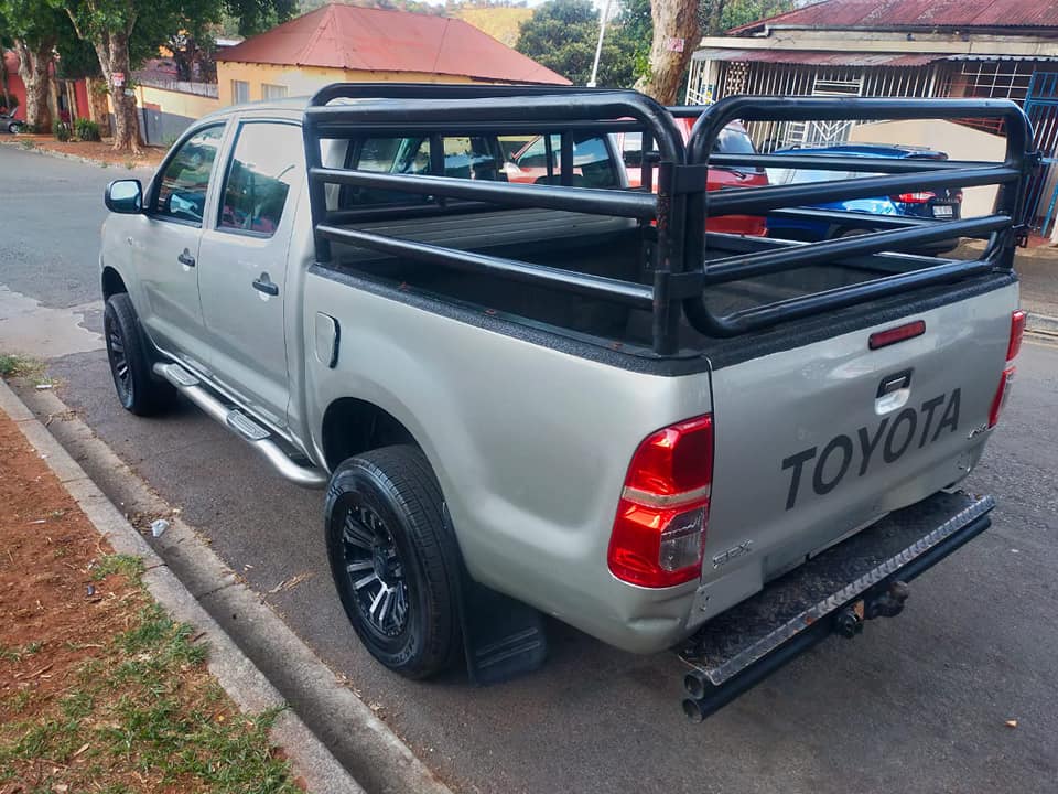 2006 TOYOTA HILUX D-CAB 2.5 D4D DIESEL, MANUAL, SILVER COLOR, MILEAGE 105000KMS
