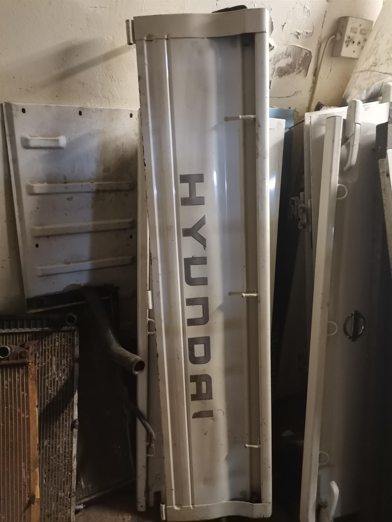 TAIL GATES FOR SALE DIFFERENT NISSAN