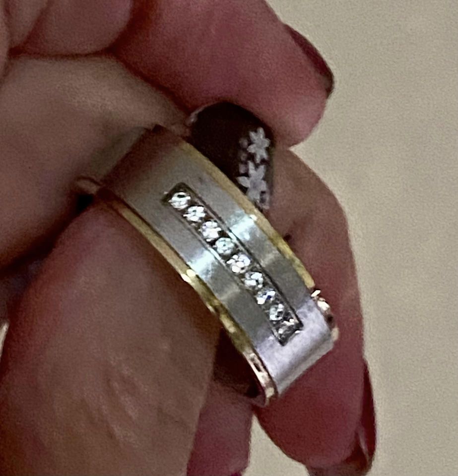 Sterns icon brand stainless steel ring.