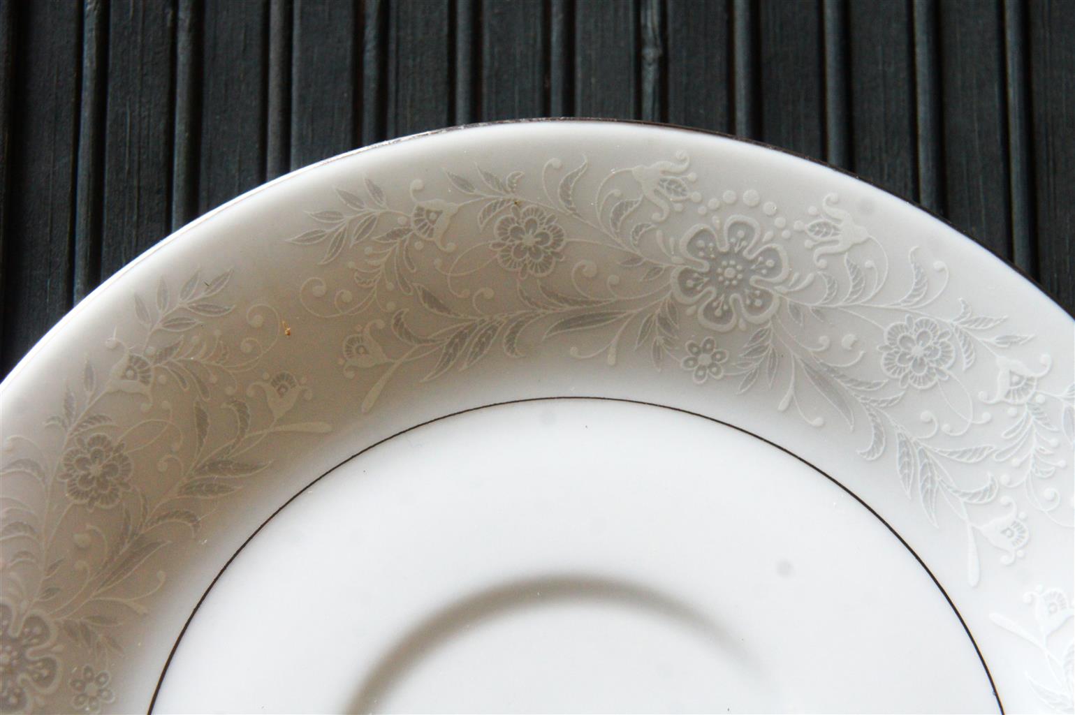 Elegantly beautiful Fine China 72 Piece Dinner Set in. Silver and White