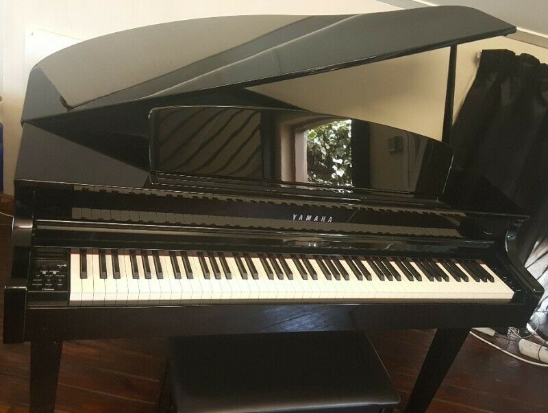 Yamaha CLP665GP Digital Grand Piano with Bench in Polished Ebony