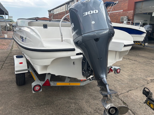 Avant-Garde21LX(NEW!) with Used Yamaha F300hp Motor - Private Seller