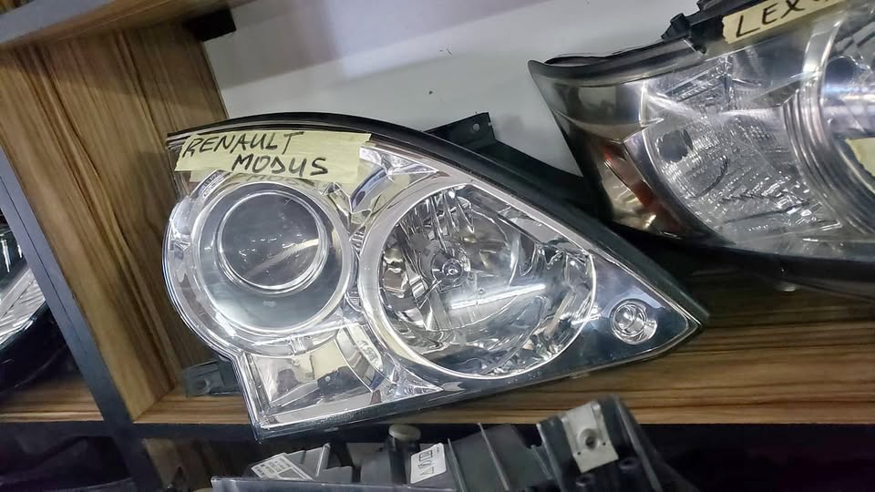 Renault Modus Headlight - Private Seller Renault Modus Headlight - Private Seller