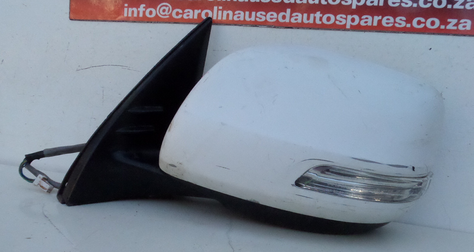 Toyoya Prado FJ150 electric mirror with indicator and camera - Private Seller Toyoya Prado FJ150 electric mirror with indicator and camera - Private Seller