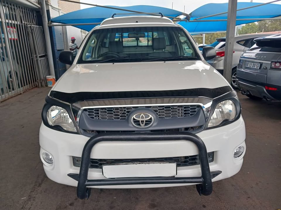 2009 TOYOTA HILUX 2.5 D4D S/C 4X2 Transmission: Manual Mileage: 127000km Fueltype: Diesel White