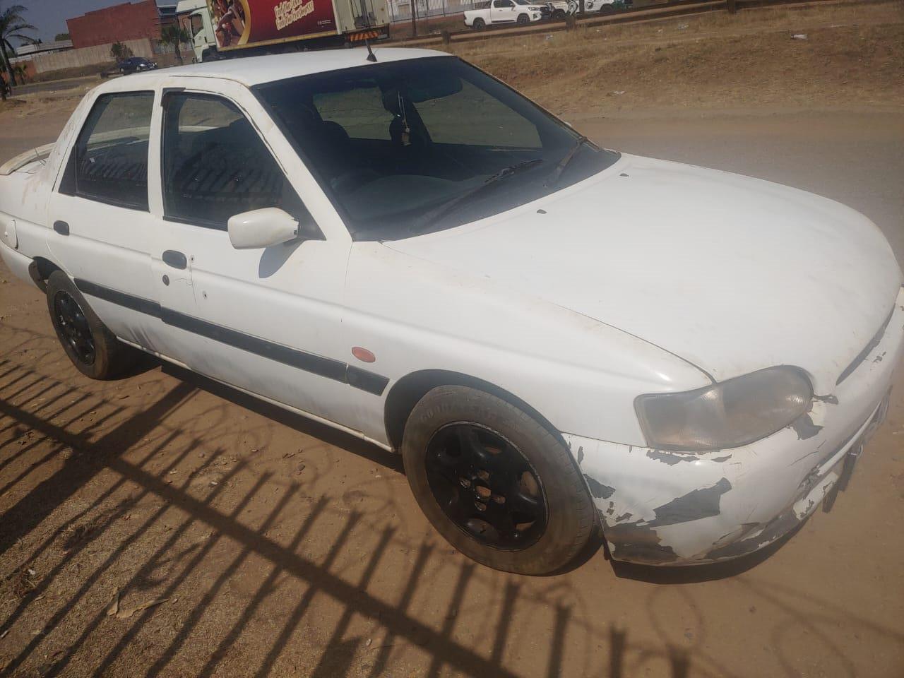 FORD ESCORT BODY PARTS FOR SALE - Private Seller FORD ESCORT BODY PARTS FOR SALE - Private Seller