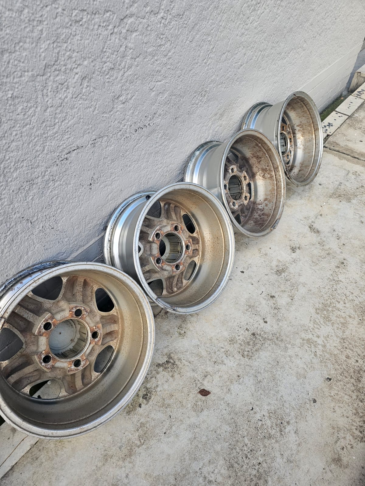 Set of Toyota Land Cruiser 16 inch Original Mag wheel s in good solid condition - Private Seller Set of Toyota Land Cruiser 16 inch Original Mag wheel s in good solid condition - Private Seller