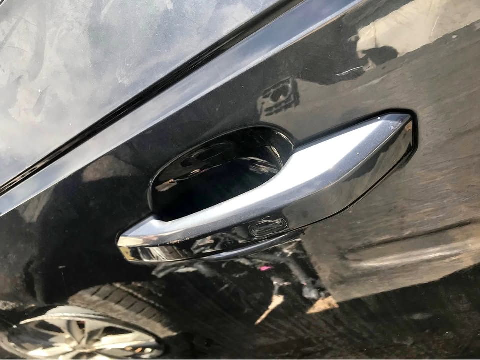 AUDI A4 B9 2018 LEFT AND RIGHT FRONT DOOR HANDLES FOR SALE - Private Seller AUDI A4 B9 2018 LEFT AND RIGHT FRONT DOOR HANDLES FOR SALE - Private Seller